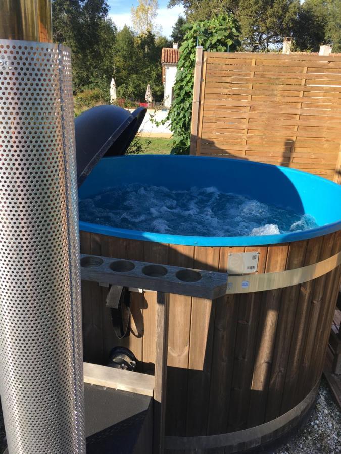 Maison Perigord Vert Piscine Et Spa La Roche-Chalais Екстер'єр фото